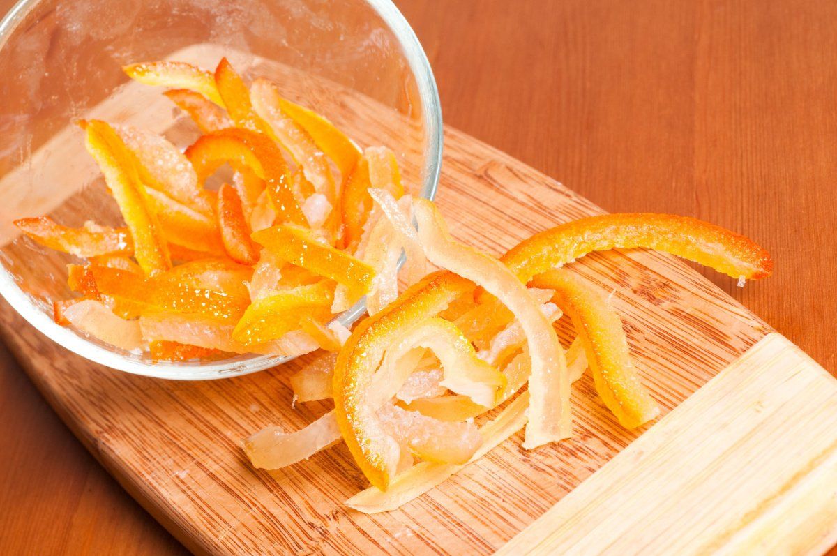 &Eacute;corces d'orange confites et sucr&eacute;es.