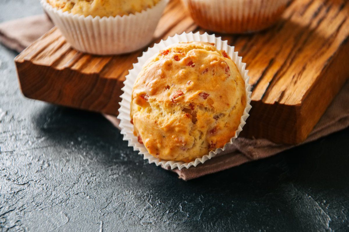 Muffins sal&eacute;s au bacon et fromage.