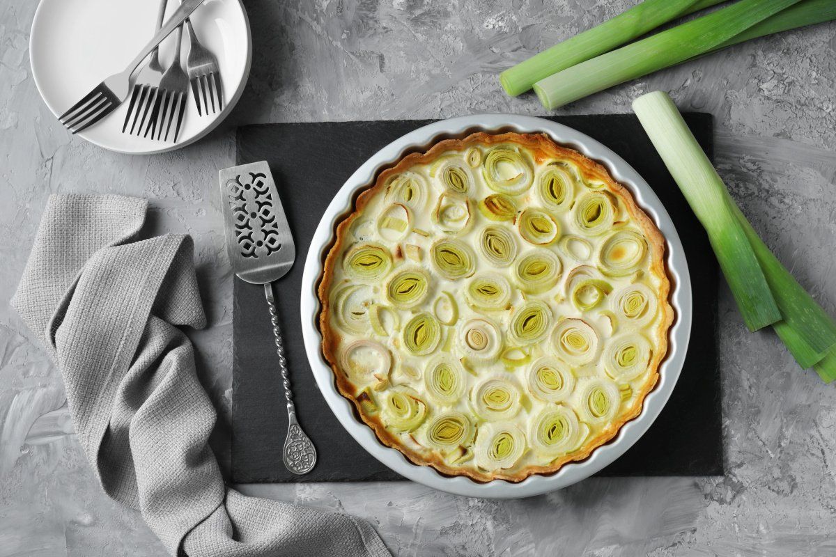 Tarte aux poireaux dor&eacute;e.