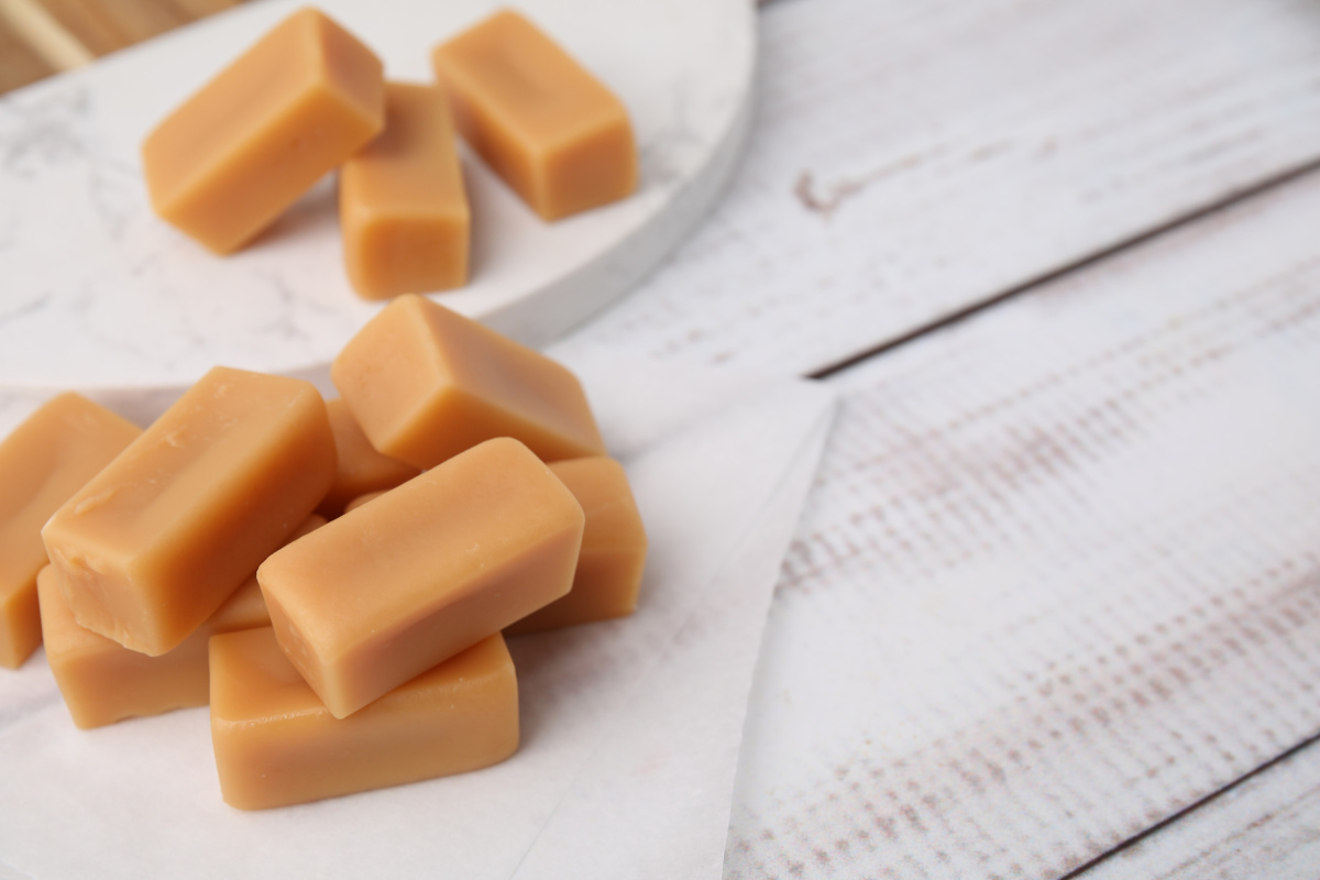 Cubes de caramel mous au lait.