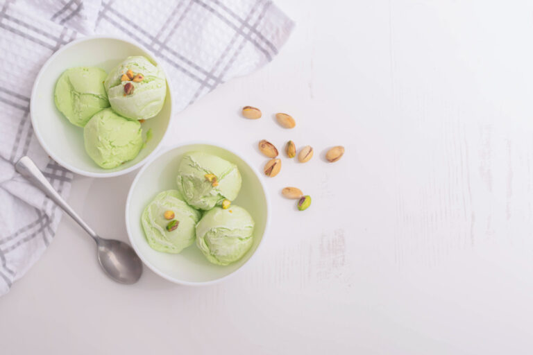 Glace à la pistache maison.