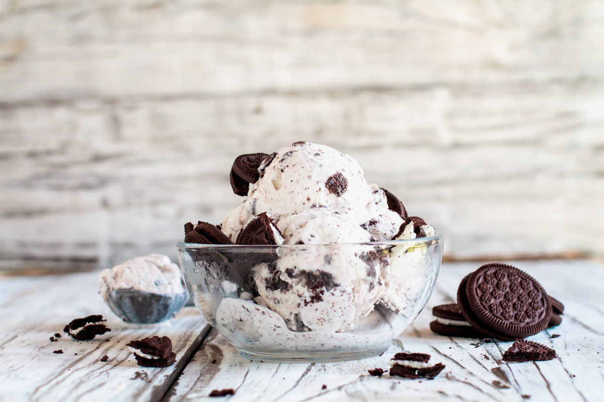 Glace cookies and cream .
