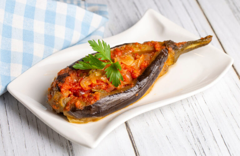Plat turc d'aubergine farcie, İmam bayıldı.