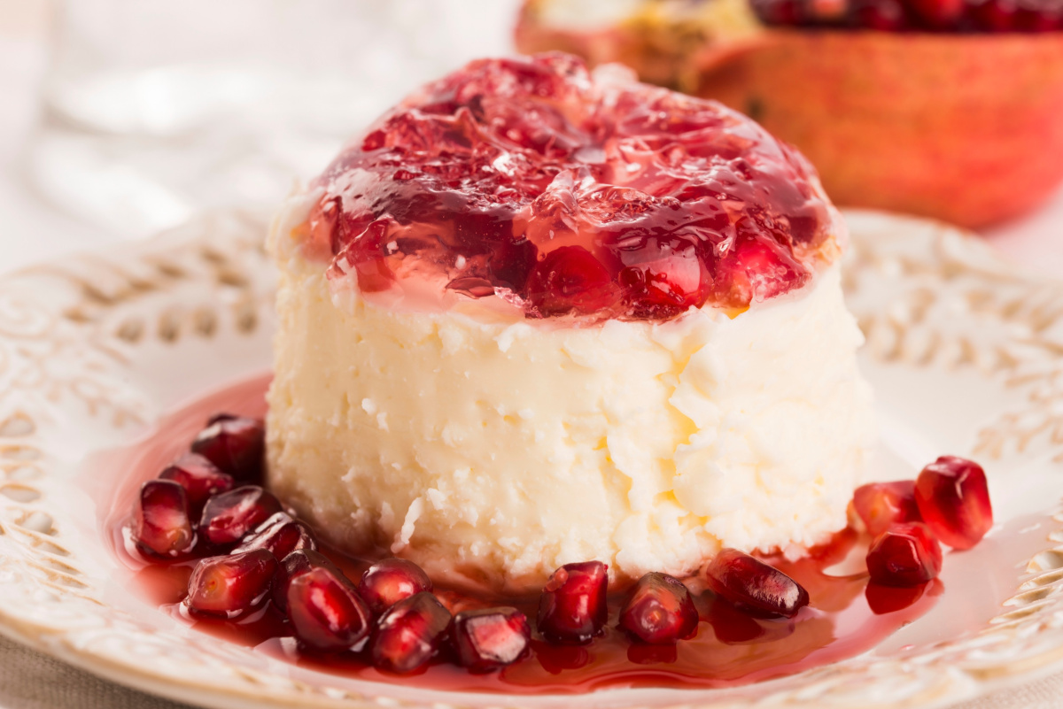 Panna cotta &agrave; la noix de coco et grenade.