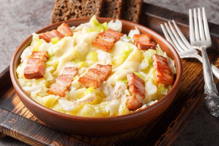 Bol de Plukkfisk norvégien, purée de poisson et pommes de terre aux lardons.