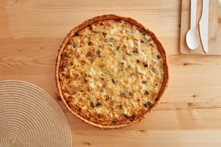 Quiche salée aux champignons.