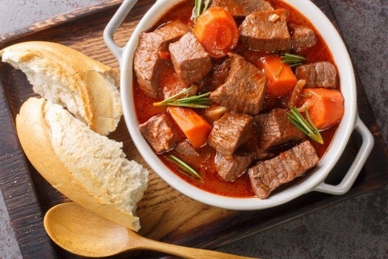 Bœuf paleron aux carottes en cocotte.
