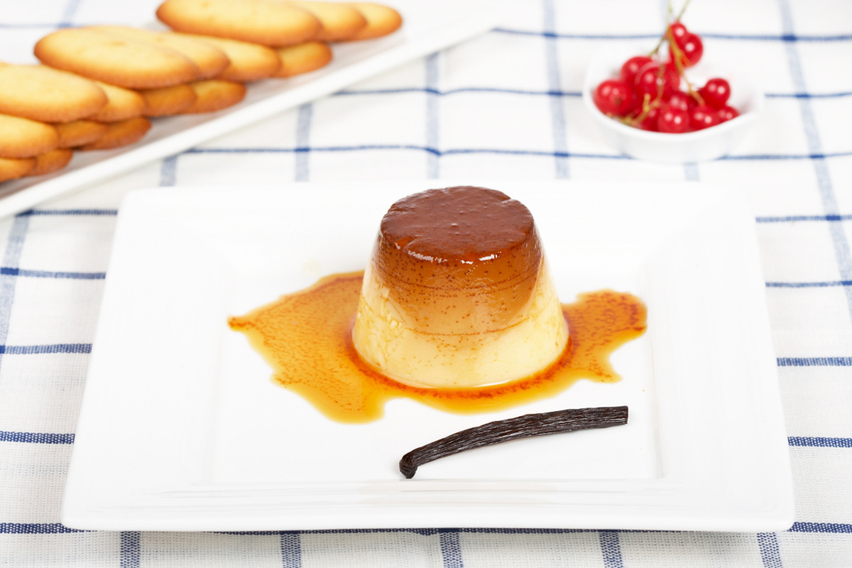Cr&egrave;me caramel individuelle &agrave; la vanille.
