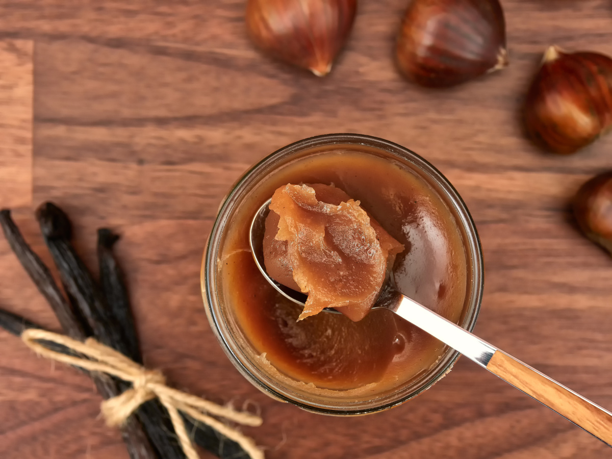 Cr&egrave;me de marrons onctueuse &agrave; la vanille servie &agrave; la cuill&egrave;re.