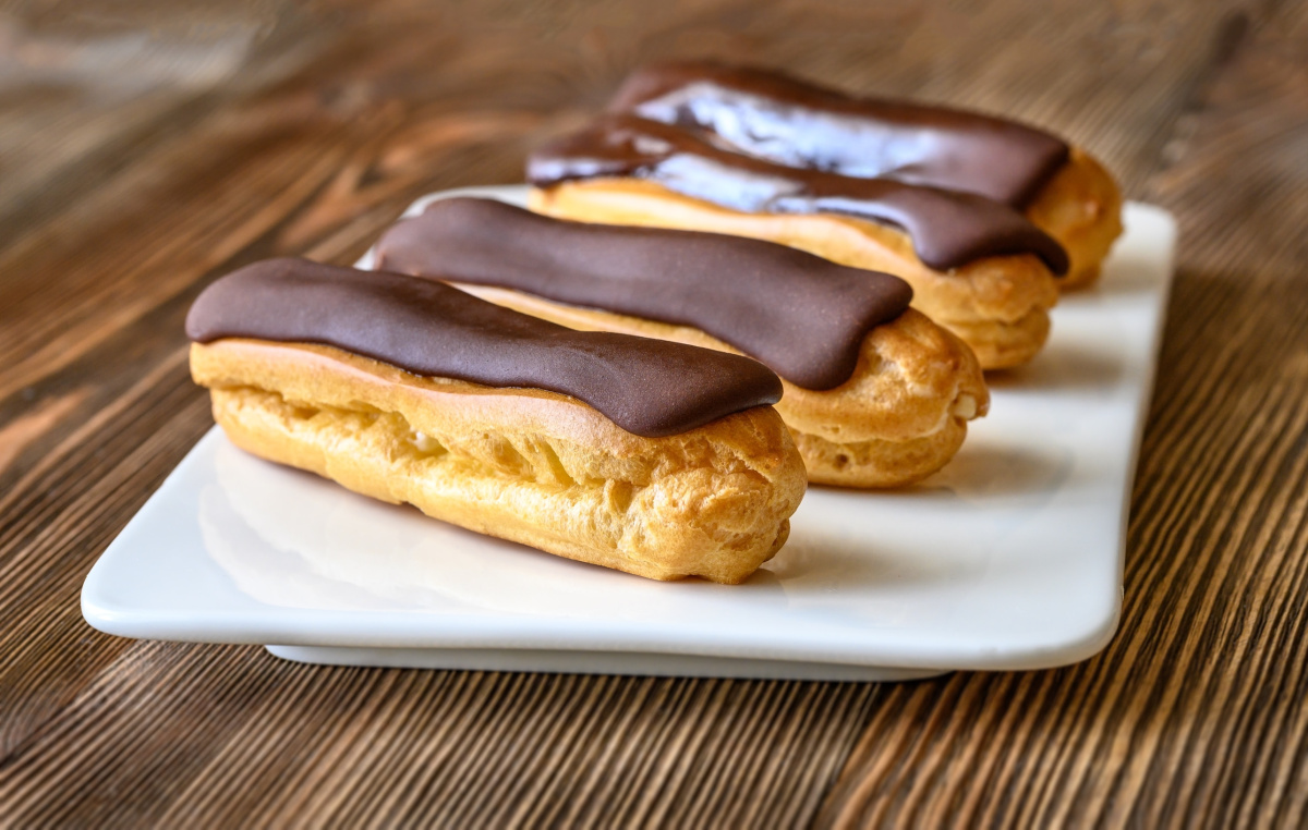 Eclairs au chocolat traditionnels.