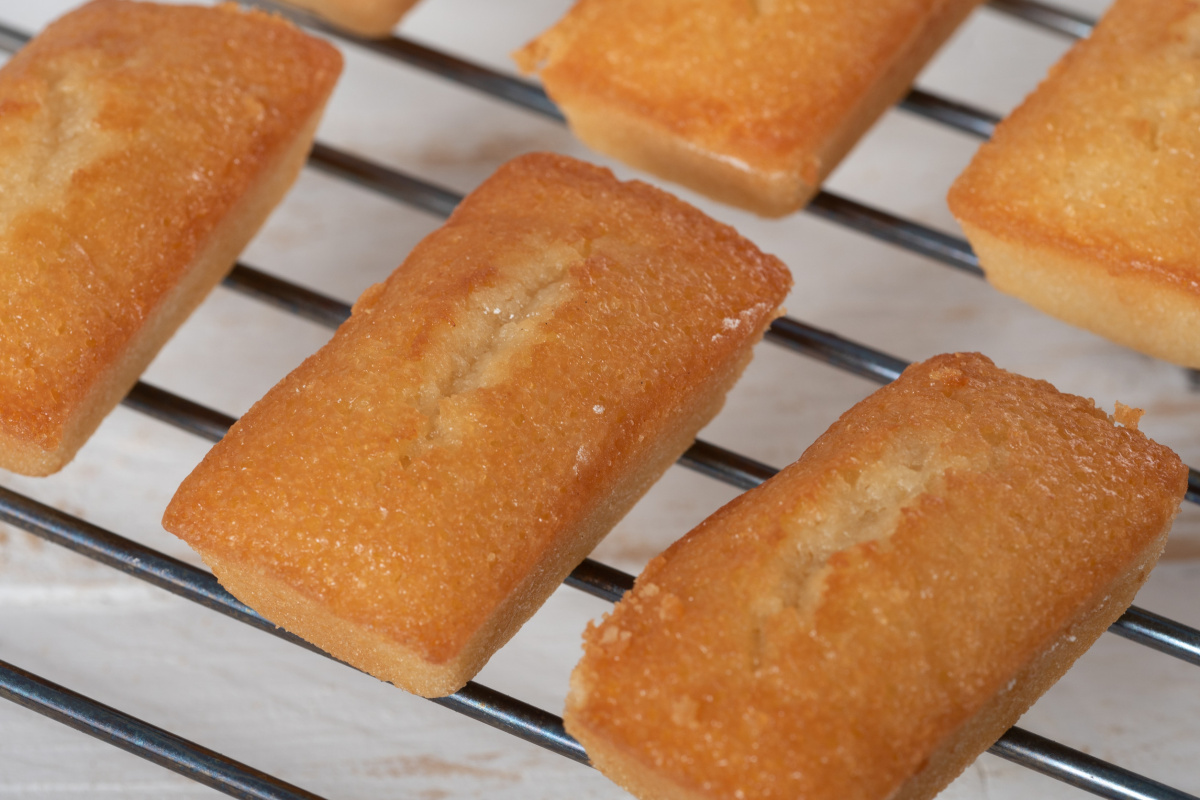 Financiers dor&eacute;s natures.