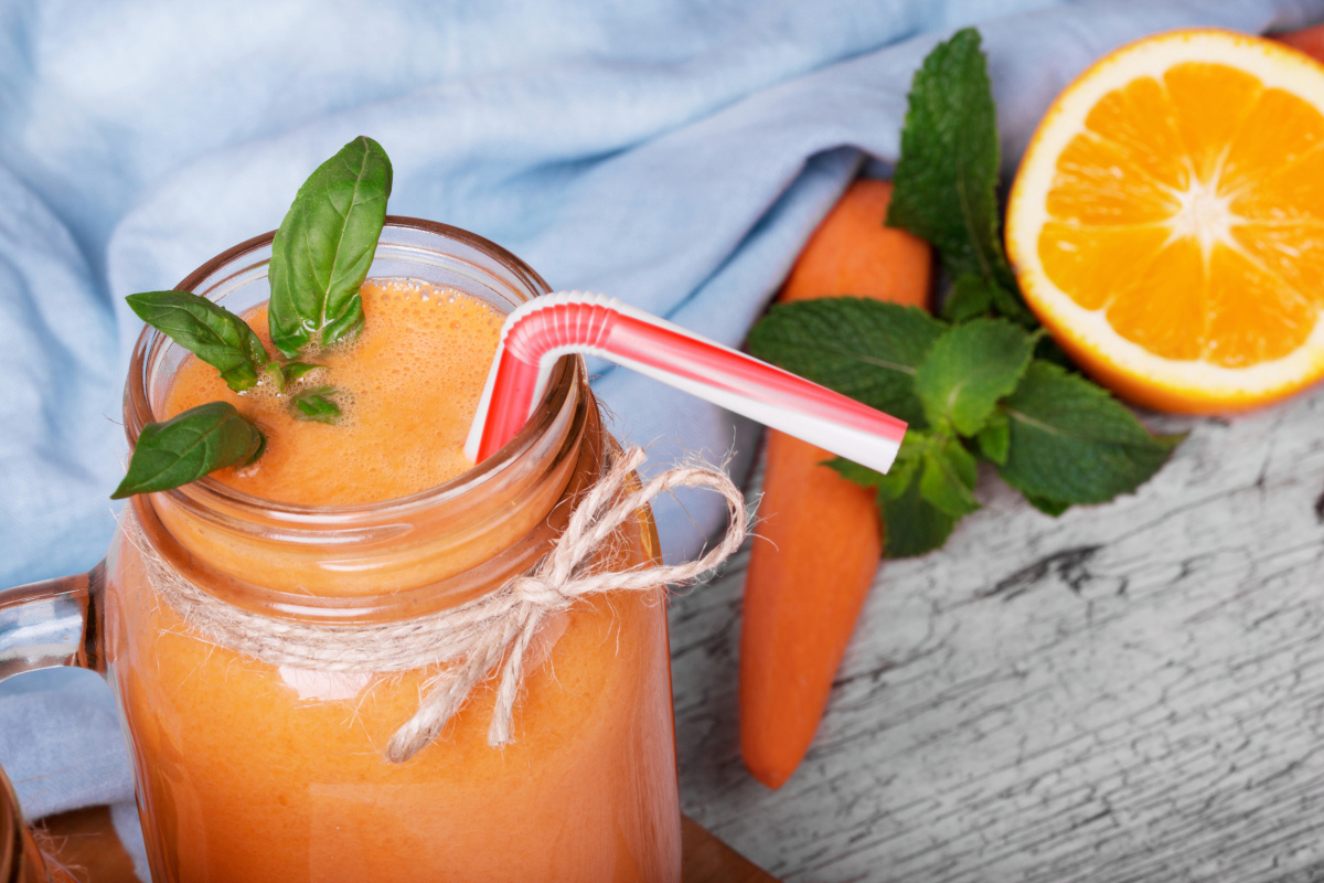 Jus de carotte et orange frais.