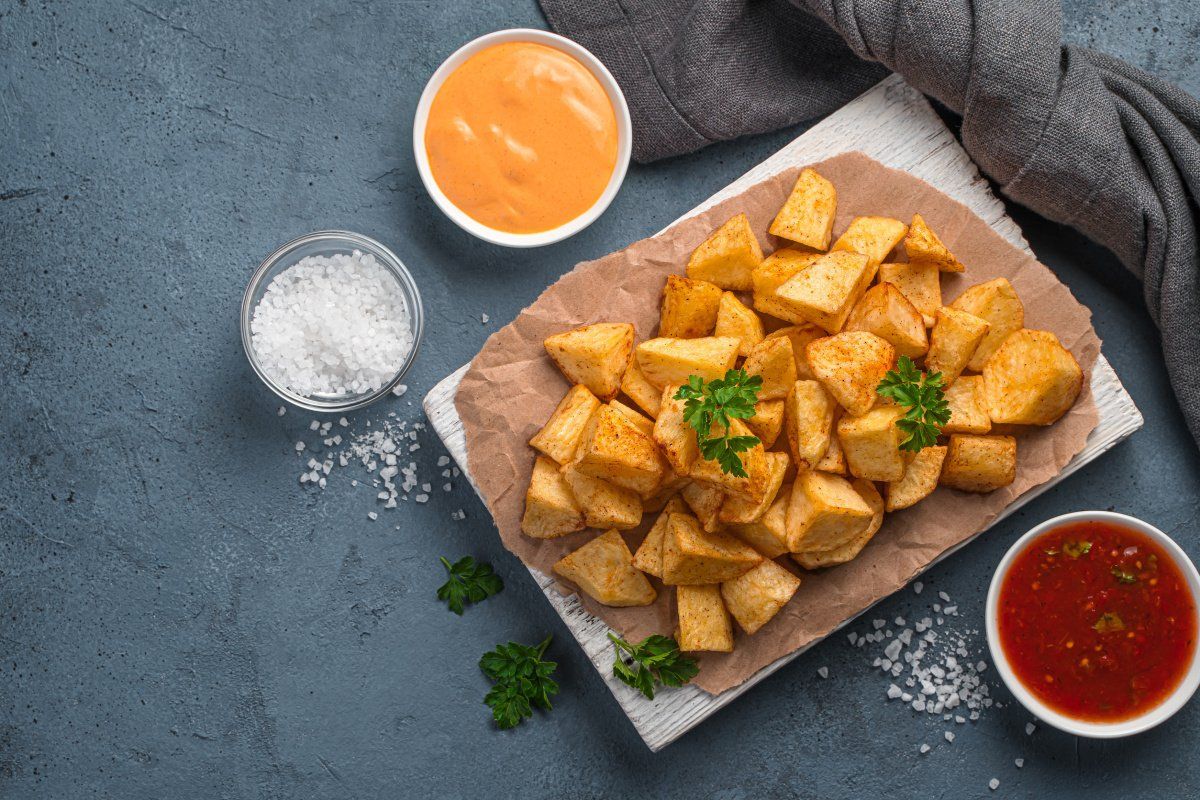 Patatas bravas.