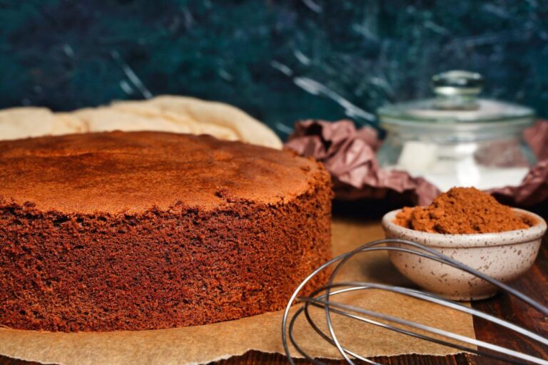 Génoise au chocolat maison.
