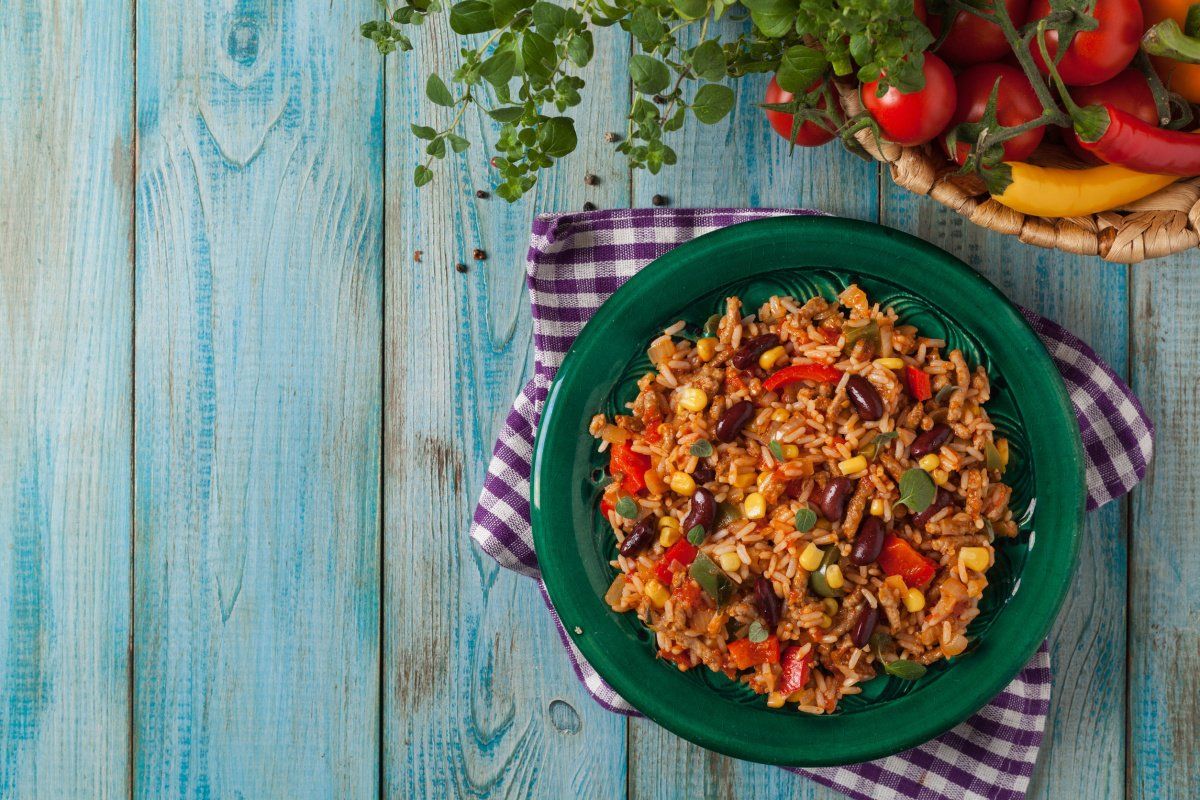 Riz mexicain &agrave; la viande hach&eacute;e, ma&iuml;s, poivrons et haricots rouges.